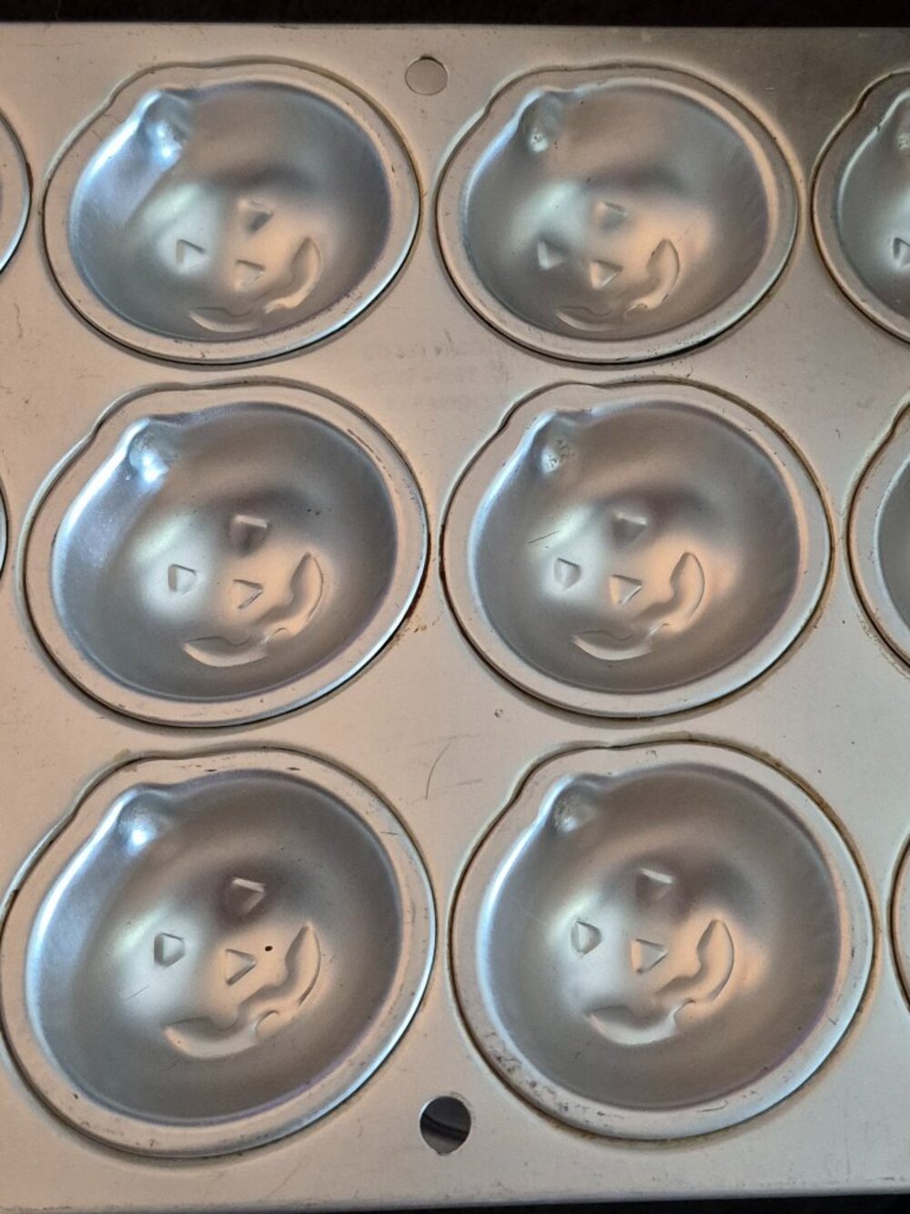 Vintage 1994 Wilton Petite Jack-O-Lantern Mini Cake Pan 12 Molds Bakeware GC